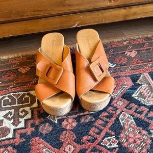 Chocolat Blu Women's Platform Sandals